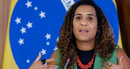 Assédio incluia toque nas pernas da ministra, beijos inapropriados ao cumprimentá-la e expressões com conteúdo sexual