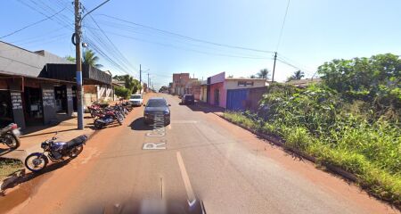 Homem teria escutado alguém derrubando a motocicleta dele, que estava em frente a casa onde mora, quando foi surpreendido