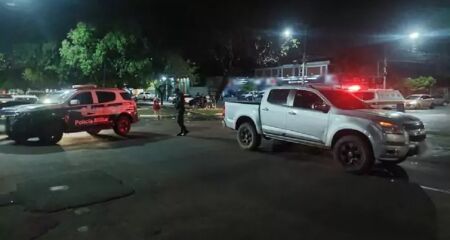 S10 onde vítima e agressor estavam ficou parado entre o cruzamento da Av. Filinto Muller com a rua Bruno Garcia no Centro de Três Lagoas