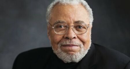 Voz de Darth Vader e estrela de filmes como Um Príncipe em Nova York, James Earl Jones morreu nesta segunda-feira (9/9)