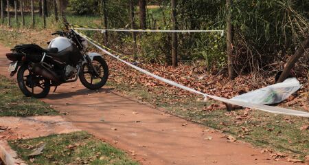 Vítima estava em uma moto branca e usando um capacete de mototaxista