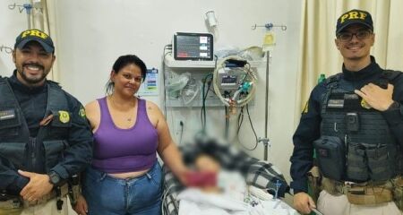 Policiais realizaram a Manobra de Heimlich para salvar a bebê