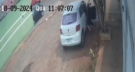 Motorista parou o veículo e sentou na lateral do passageiro para cometer o ato obsceno