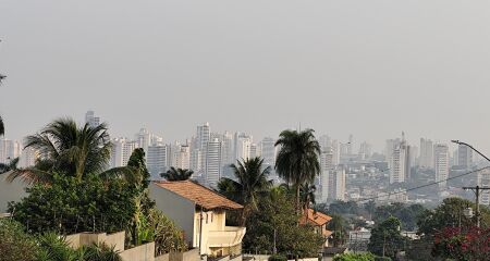 As temperaturas permanecem elevadas, com máximas podendo chegar a 38-39°C