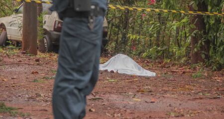 Homem é encontrado morto horas após amigo ser esfaqueado em cobrança de dívida no Portal Caiobá