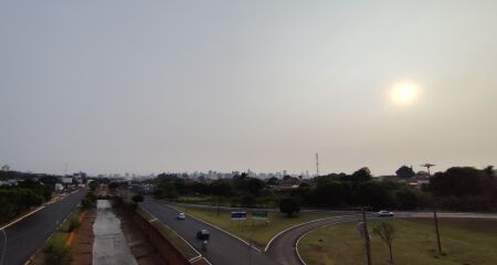 Estado se encontra sobre alerta amarelo devido à onda de calor e baixa umidade; Campo Grande tem mínima de 26°C e máxima de 38°C 