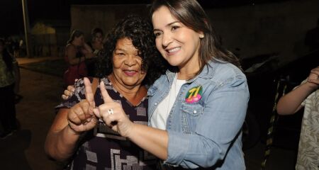 Prefeita visitou bairros do Anhanduizinho 