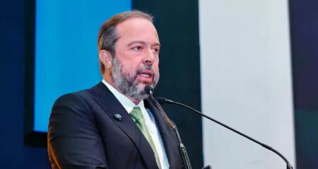 Ministro diz que horário de verão é desnecessário 