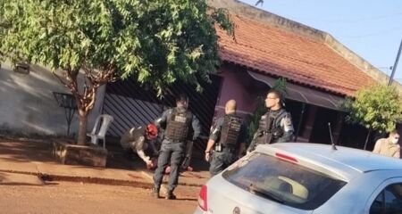 Segundo vizinhos, mesmo sofrendo ameaças de morte, por carinho afetivo, João Teodoro não chamava a polícia para Emília 