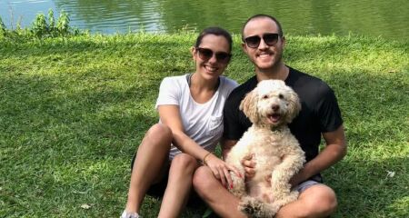 Rafael e Marina com animal de estimação Batho 