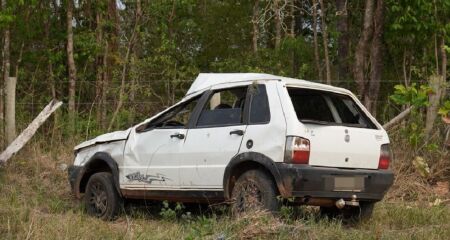 Veículo ficou bastante destruído