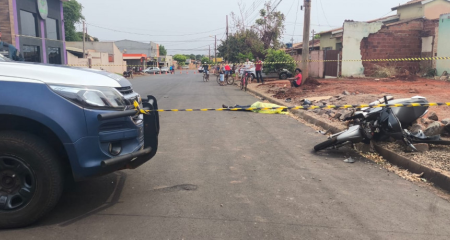 Edvaldo morreu no local, antes da chegada do socorro; ele pilotava um Honda Biz