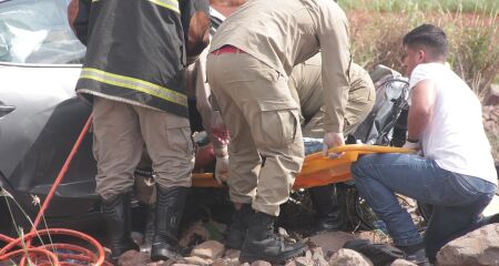 Vítimas foram socorridas pelos Bombeiros e Samu