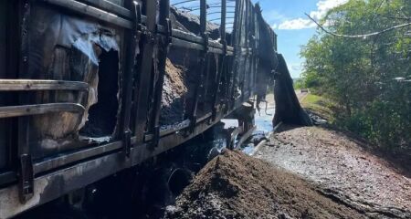 Veículo incendiado foi carregado no interior paulista 