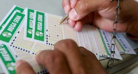 Aposta simples acertou as seis dezenas e levou mais de R$ 201 milhões. Outras 242 apostas fizeram cinco acertos, levando, cada, R$ 49,4 mil