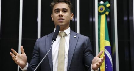 Deputado Nikolas Ferreira protocolou projeto que aumenta pena para crime de ato obsceno praticado dentro de escolas e universidades públicas