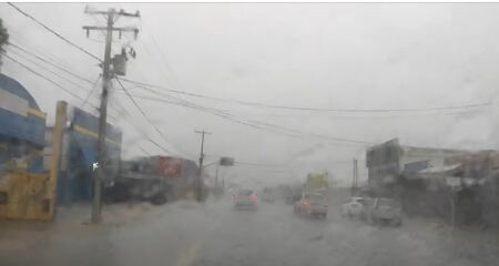 Chuva na região central de Campo Grande