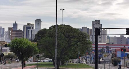 Céu nublado na Capital