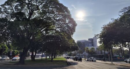 Os termômetros registram mínimas de 20°C e máximas de até 35°C