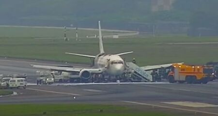 Quatro viaturas do Corpo de Bombeiros participaram do combate às chamas no Aeroporto de Guarulhos. Ninguém ficou ferido
