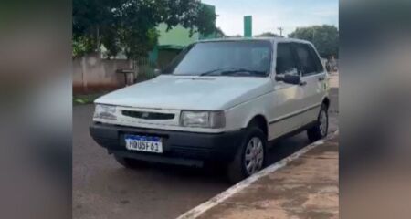 Dentro do carro haviam documentos e roupas