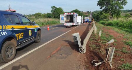 Mulher morre após motorista perder controle do carro e bater em proteção de rodovia em Paranaíba 