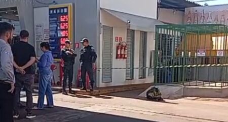 A Polícia Civil e perícia criminal foi acionada e se encaminha ao local