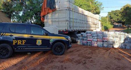 Caminhão e a carga de maconha encontrada