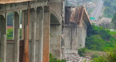 Equipe da PF vai apurar responsabilidades pela queda da ponte. Relatório do Dnit de cinco anos atrás apontava "vibrações excessivas"