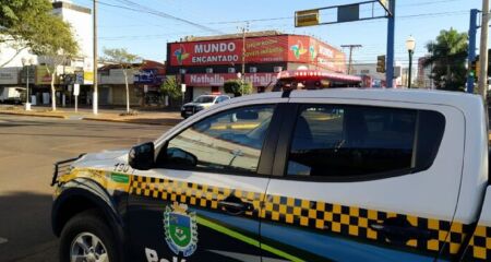 Mulher ainda bateu na mãe do adolescente 