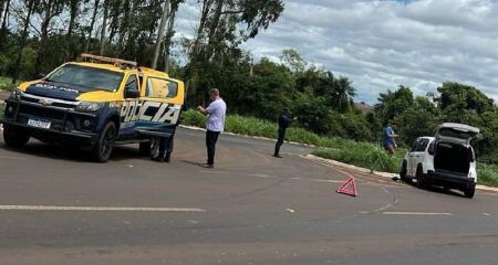 Acidente ocorreu após o veículo oficial ser fechado por uma carreta