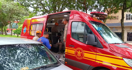 Equipes do Corpo de Bombeiros estiveram no local e encaminhou o rapaz para o Hospital da Vida