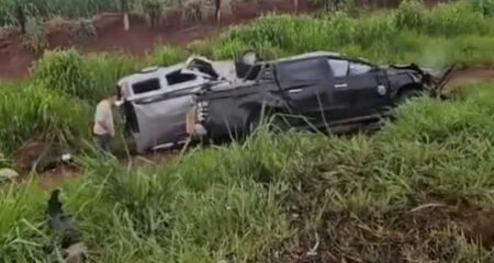 Acidenten envolveu uma Fiat Doblô, uma Mitsubishi preta e um Jeep Renegade branco