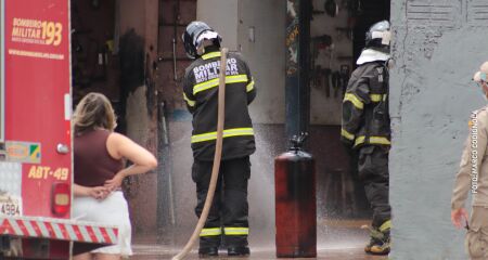 Vazamento de gás causa incêndio em oficina mecânica no Bairro Universitário