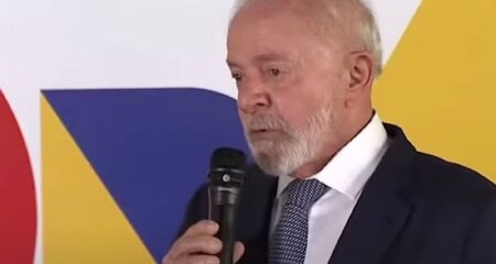 Em discurso no final da reunião ministerial, Lula cobrou que seus auxiliares priorizem mais atividades de rua e menos agendas em Brasília