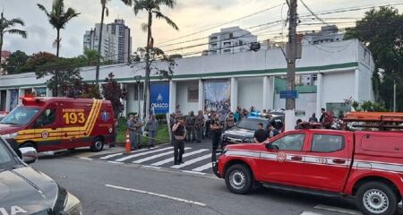 Secretário adjunto de segurança foi baleado após reunião com guardas civis metropolitanos. Atirador e vítima estão isolados na Prefeitura