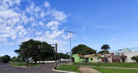 As altas temperaturas e o tempo seco podem gerar baixos valores da umidade relativa do ar