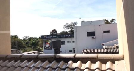 Pedido é que seja feita a alteração do local do treinamento dos cães, visando findar, segundo eles, "latidos incessantes dos cães policiais"