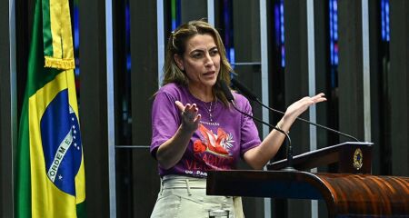 Senadora cobra medidas efetivas pelas mulheres 