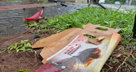 Batida em cruzamento com a Afonso Pena deixou veículo capotado no Jardim dos Estados