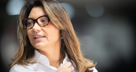 Primeira-dama mencionou a necessidade de responsabilizar plataformas digitais