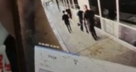 Com base em imagens de câmeras, a Polícia Militar prendeu as profissionais. O caso é investigado pela Polícia Civil como maus-tratos