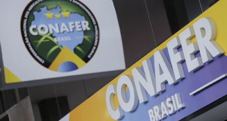 À coluna, um colaborador da associação contou que, dentro da sede da Conafer, os funcionários também são vítimas de irregularidades