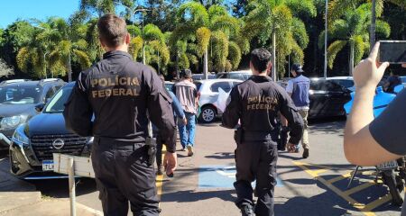 Policiais deixaram Agraer com documentos e malote