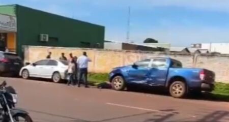 Vítima ficou caída em frente a própria caminhonete