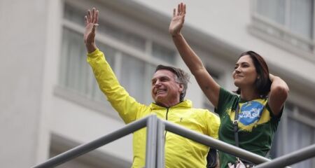 Antes vista como balão de ensaio, Michelle Bolsonaro passa, pela 1ª vez, a ser tratada como potencial candidata à Presidência
