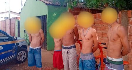 Jovens chegaram a ser levados para a delegacia no dia
