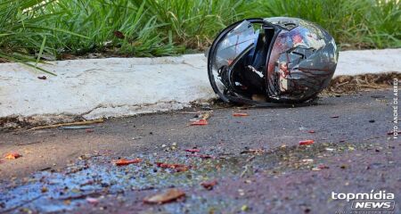 Capacete com sangue mostra a gravidade do acidente