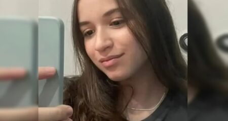 O autor, um colega de mesma idade, enviou um bilhete ameaçador à vítima antes do ataque