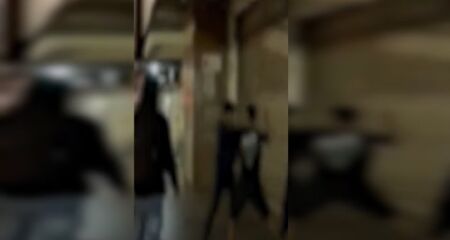 Vídeo mostra os dois discutindo em sala de aula e, depois, uma briga entre os dois no meio da rua. Caso é investigado